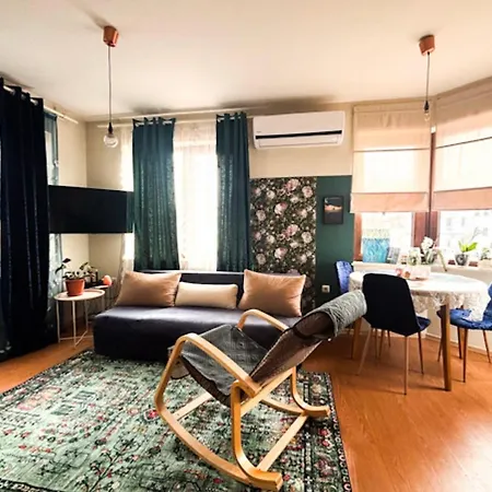 The Corner Is A Small, Sunny And Cozy Апартаменти Варна