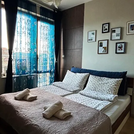 Apartment The Corner Is A Small, Sunny And Cozy Varna