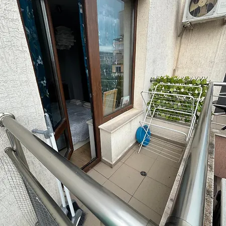 The Corner Is A Small, Sunny And Cozy Apartment *